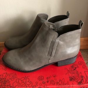 BRAND NEW SIZE 8 Gray Booties!